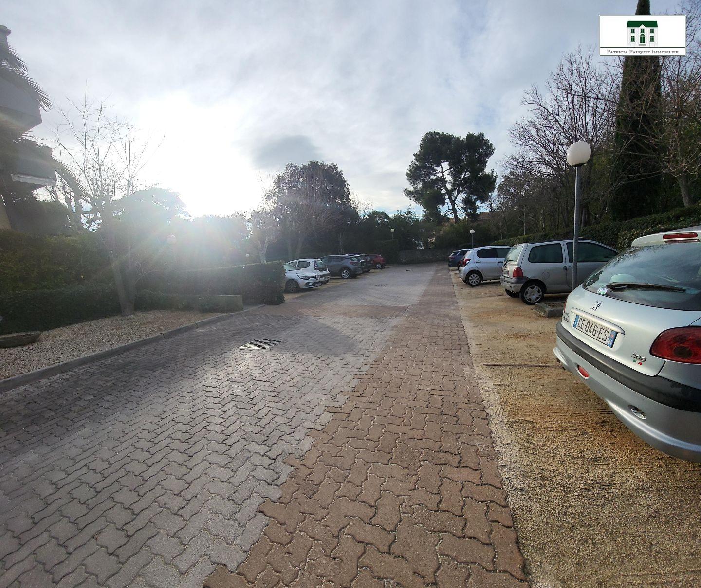 Image PARKING A LOUER SAINT BARNABE